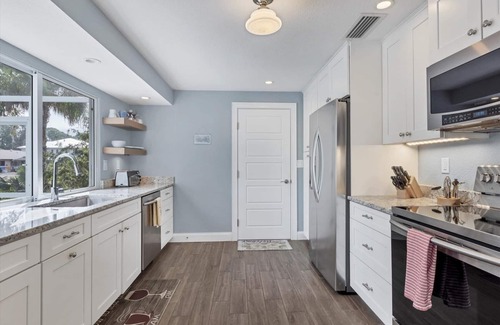 Grove City House | Englewood 2 Bedroom Canalfront Pool Cottage