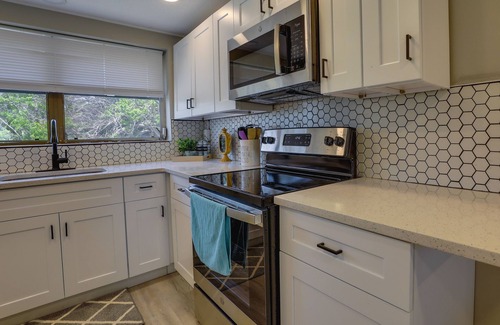 Grove City House | Englewood Vacation Home w/Screened Porch!