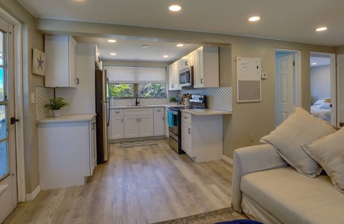 Grove City House | Englewood Vacation Home w/Screened Porch!