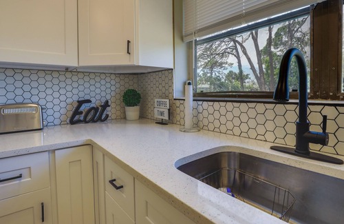 Grove City Cottage | Englewood Vacation Home w/Screened Porch!