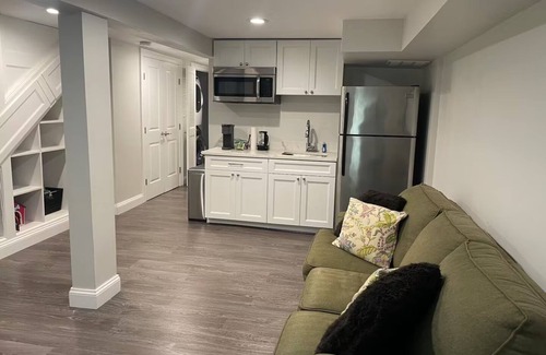 Eckington Apartment | English basement