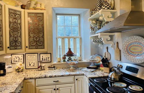 Skaneateles Cottage | English cottage style circa 1814 stone school house - Skaneateles, NY