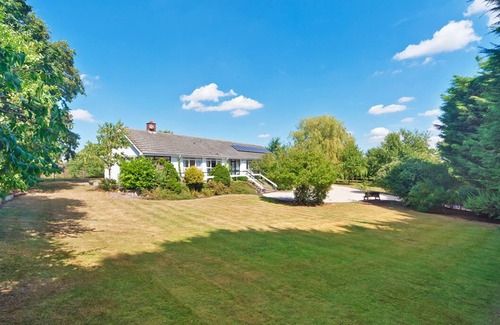 Sible Hedingham House | English Countryside Retreat: Sleeps 10