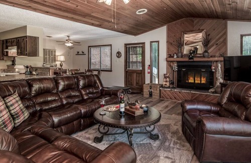 Ruidoso House | English House: Cute single level cabin Pet Friendly
