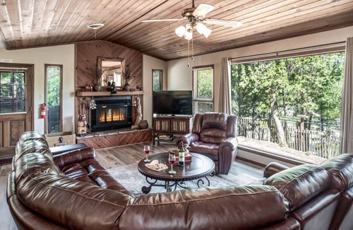 Ruidoso House | English House: Cute single level cabin Pet Friendly