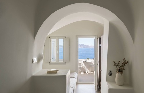 Fira Hotel | Enigma Suites