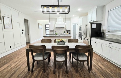 New Caney House | Enjoy a 4-bedroom, 3.5-bathroom home in New Caney for families or business stays