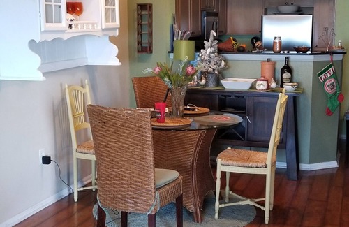 Bankers Hill Condo | Enjoy a beautiful San Diego Bay view on Bankers Hill one block from Balboa Park