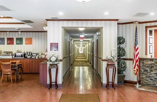 Ann Arbor House | Enjoy a Comfortable Stay! W/ an indoor Pool