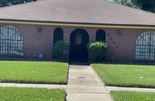 Old Aurora House | Enjoy a Delicious Summer While Staying in this Lovely Home in Enchanting NOLA!