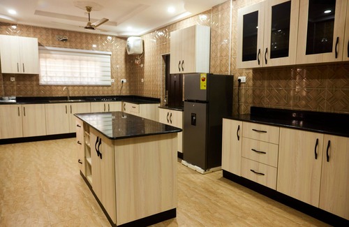 Accra House | Enjoy a delightful stay in our Luxury 8 ensuite bedrooms with a stunning view