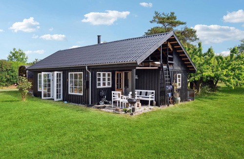 Fej House | Enjoy a fantastic vacation in this cozy house by the sea on the island of Fejø.