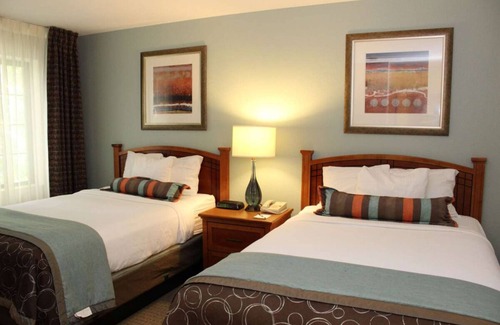 Vancouver Hotel | Enjoy a Hassle-Free Stay! Close to Orchards Park West, w/Free Breakfast, Pool!