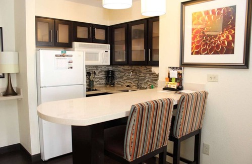 Vancouver Hotel | Enjoy a Hassle-Free Stay! Close to Orchards Park West, w/Free Breakfast, Pool!
