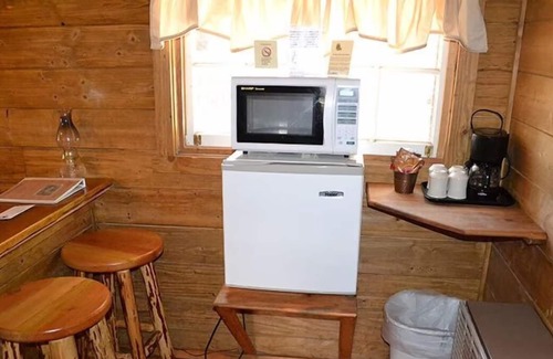 Union Creek House | Enjoy a Hassle Free Stay! 2 Spacious Units, Close to Rogue River Gorge Viewpoint