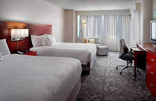 Cumberland Hotel | Enjoy a Hassle-Free Stay! Indoor Pool, Pet-Friendly
