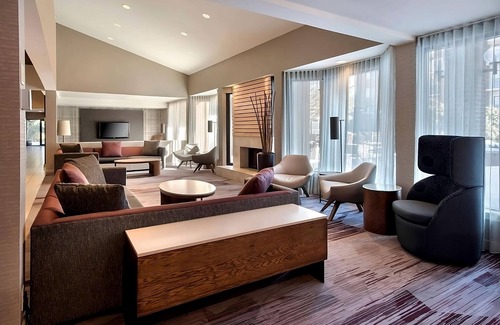 Milford Hotel | Enjoy a Hassle-Free Stay in Milford! Pet-Friendly, w/Pool, Close to Sandy Beach