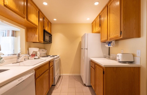 San Diego Country Estates Hotel | Enjoy a Hassle-Free Stay! 3 Convenient Units w/Full Kitchen + Pool & Parking