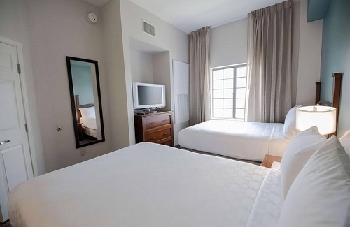 Highlands - Perkins Resort | Enjoy a Hassle-Free Stay! 4 Relaxing Suites Near Jack Priscilla Andonie Museum!