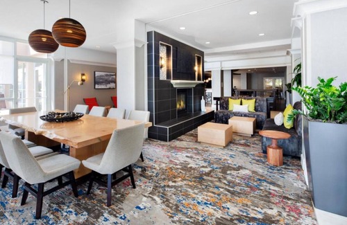 Emeryville Hotel | Enjoy a Hassle-Free and Suiting Stay! Parking, Pet-Friendly Property