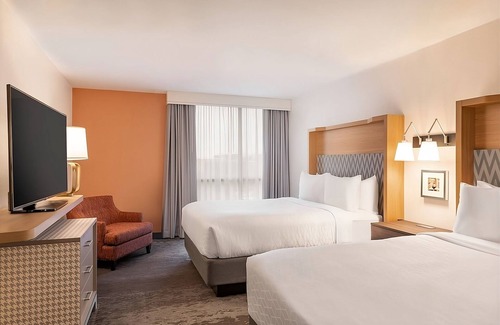 Fort Worth Hotel | Enjoy a Hassle-Free and Suiting Stay! Indoor Pool! Close to Fort Worth Zoo