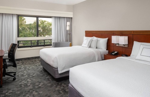 Miami Lakes Resort | Enjoy a Hassle-Free Stay! with Outdoor Pool, Short Drive to Royal Oaks Park