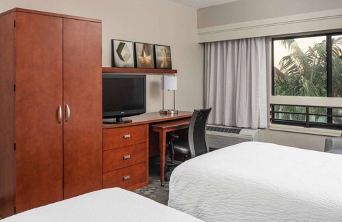 Miami Lakes Resort | Enjoy a Hassle-Free Stay! with Outdoor Pool, Short Drive to Royal Oaks Park