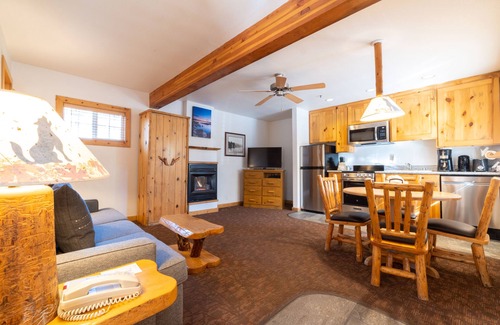 Tahoya Shores Hotel | Enjoy a Hassle-Free Stay! Onsite Pool, Free Parking, Close to Agate Bay