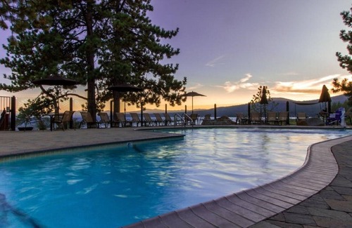 Tahoya Shores Hotel | Enjoy a Hassle-Free Stay! Onsite Pool, Free Parking, Close to Agate Bay