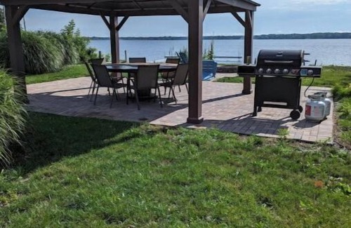 Spring Grove Cabin | Enjoy a Lakefront Getaway @ The Lake-Heim by Chain-O-Lakes