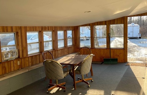 Linwood House | Enjoy a panoramic view from a private home on the water