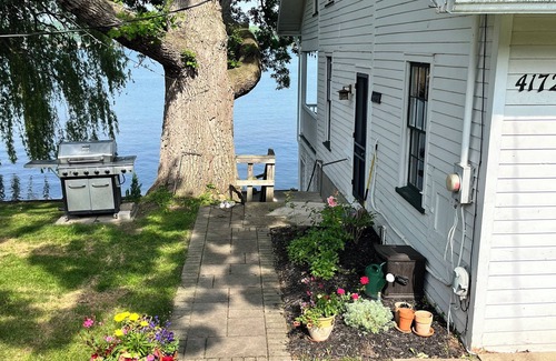 Livonia Cottage | Enjoy a relaxing getaway at Casa San Leone at beautiful Conesus Lake.