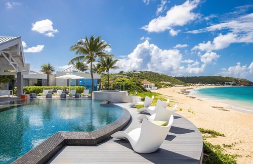 Les Terres Basses Villa | Enjoy a relaxing holiday in this 7 bedroom sea view and green garden villa