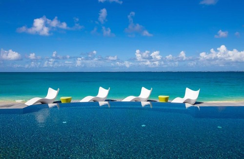 Les Terres Basses Villa | Enjoy a relaxing holiday in this 7 bedroom sea view and green garden villa