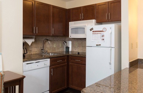 Maumee Condo | Enjoy a relaxing stay in Maumee | King Suite Near Bowling Green State University