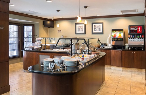 Maumee Condo | Enjoy a relaxing stay in Maumee | King Suite Near Bowling Green State University