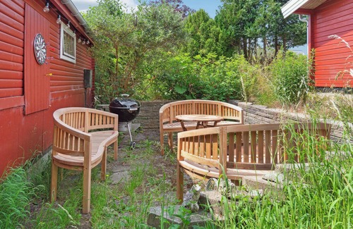 Or House | Enjoy a relaxing vacation in this inviting vacation home.