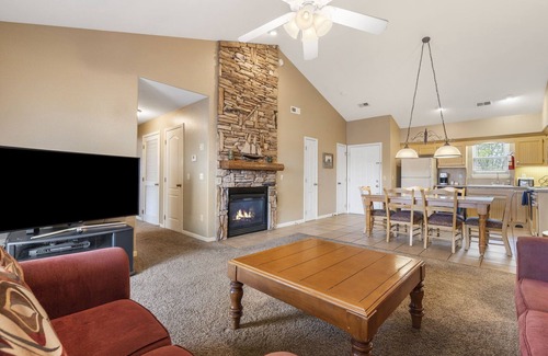 Branson West Condo | Enjoy a Serene View from the Balcony! Condo + Connecting Suite