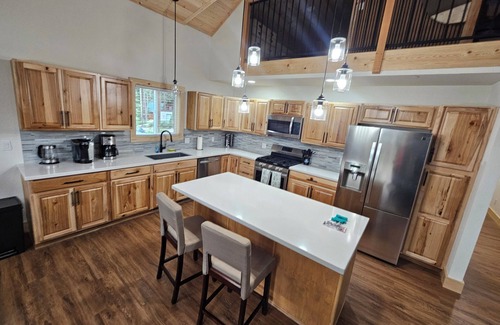 Pla-Vada Woodlands House | Enjoy a spacious quiet retreat at our newly built beautiful home.