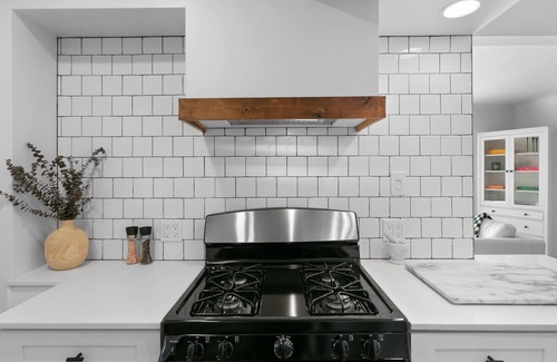 Oak Park Apartment | Enjoy a stay at this cozy lower flat in Oak Park Michigan