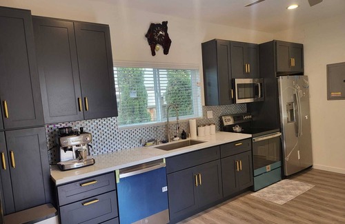 Union City House | Enjoy a stylish 2 bed & 2 bath Modern Guesthouse