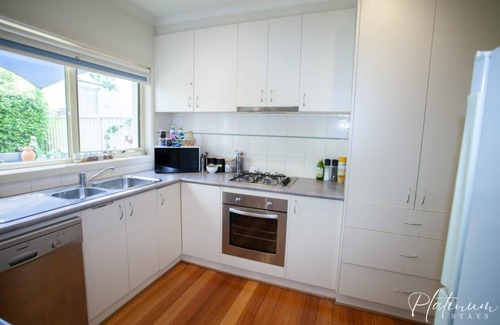 Lake Wendouree Apartment | Enjoy a stylish experience at this centrally located apartment