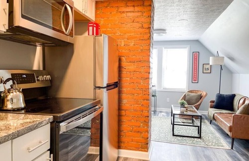Cleveland Apartment | Enjoy a stylish experience at this centrally-located studio (third floor of a triplex)