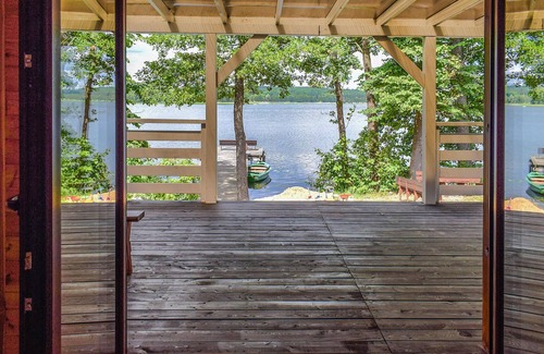 Majdy House | Enjoy a wonderful vacation in this vacation home in 1st row on the lake.
