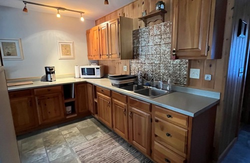 Beddington House | Enjoy all seasons on Pleasant River Lake