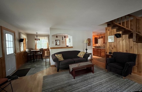 Beddington House | Enjoy all seasons on Pleasant River Lake