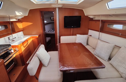 Inner Harbor Boat Rental | Enjoy all that Baltimore inner harbor has to offer