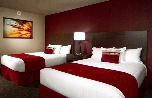 Laughlin House | Enjoy All The Best Live Entertainment! 4 Modish Units, Nearby E Center!