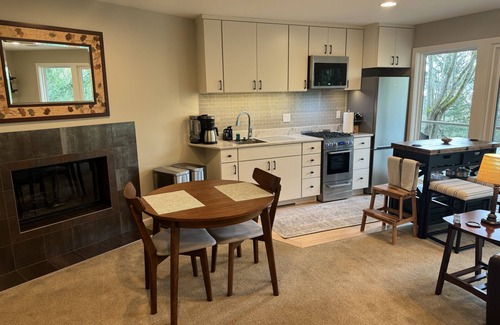 Hawthorne Hills Apartment | Enjoy all the comforts of home in a safe, wooded area of NE Seattle, close to UW