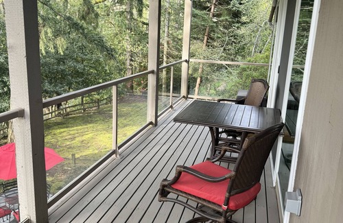 Hawthorne Hills Apartment | Enjoy all the comforts of home in a safe, wooded area of NE Seattle, close to UW